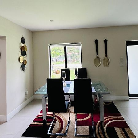 Charming 3-Bedroom House With Wifi, Ac In Pleasant North Miami Exterior foto