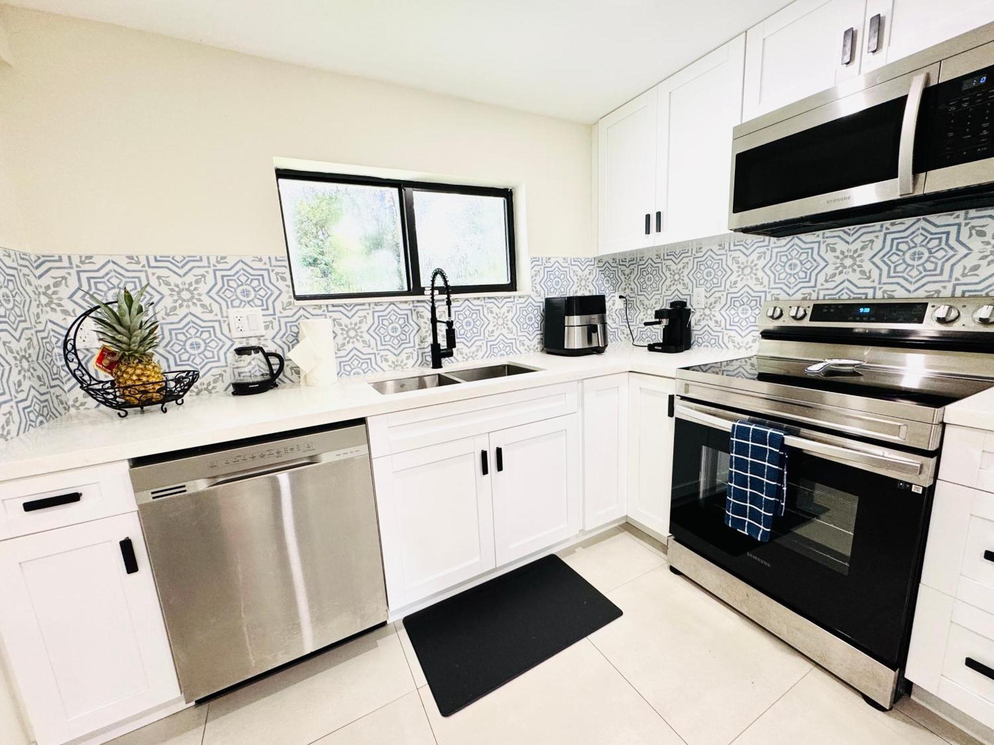 Charming 3-Bedroom House With Wifi, Ac In Pleasant North Miami Exterior foto